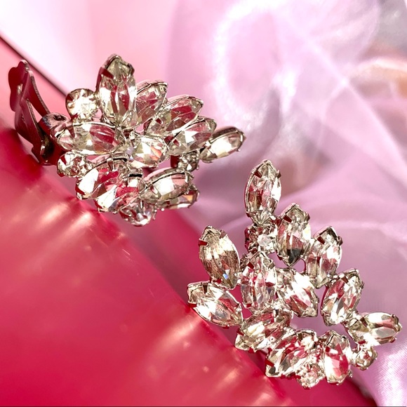 Vintage Kramer New York White Rhinestone Silver Tone Clip Earrings - Picture 8 of 12